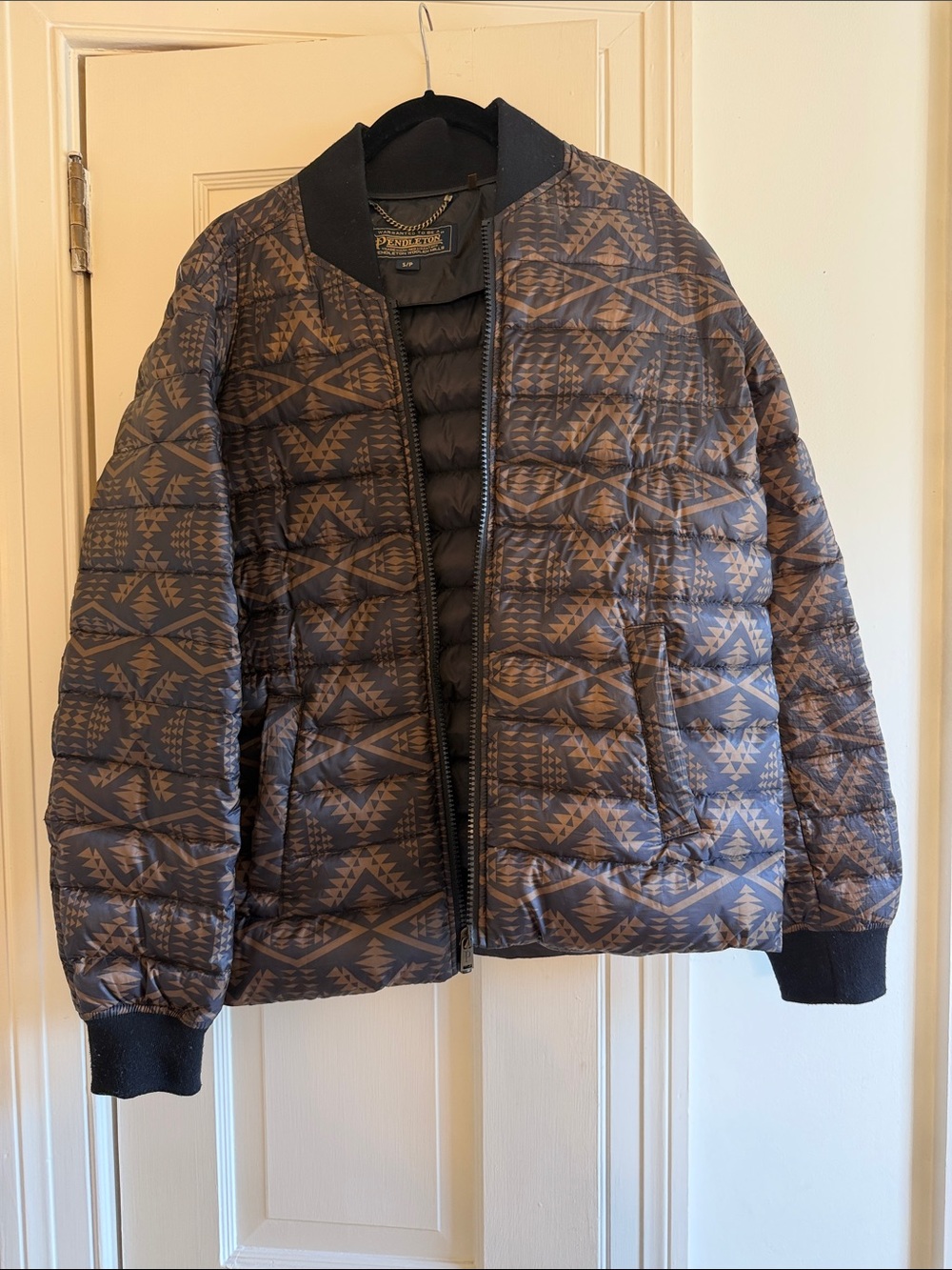 Pendleton men’s patterned down jacket sz S